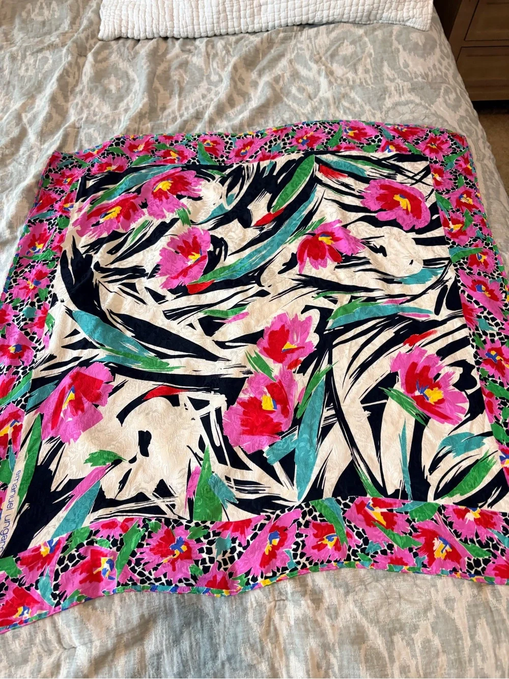 Emanuel Ungaro Paris - 100% silk made in italy vibtage scarf